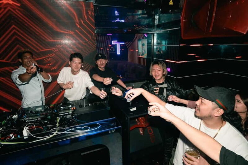 Tokyo: Cross Roppongi Karaoke Nightclub Ticket (For Foreign) - Location and Getting There