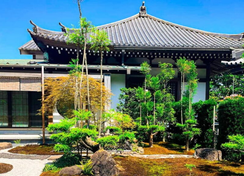 Tokyo: Day Trip to Kamakura in Spanish - Spanish - Strolling Through Kamakura’s Vibrant Streets