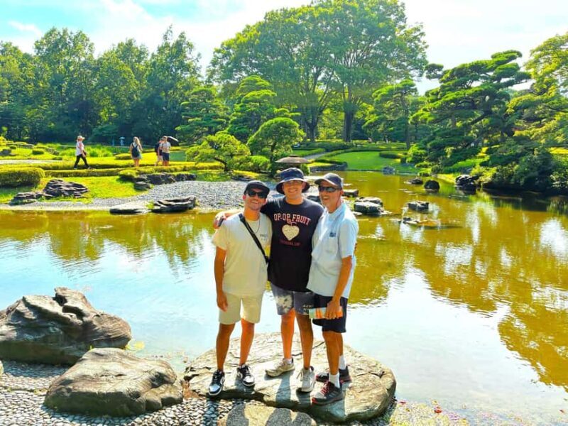 Tokyo: Edo Castle Ruins & Imperial Palace East Garden Tour - Key Points