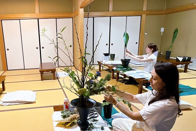 Tokyo Experience of 560 Years Tradition with Instructor - Key Points