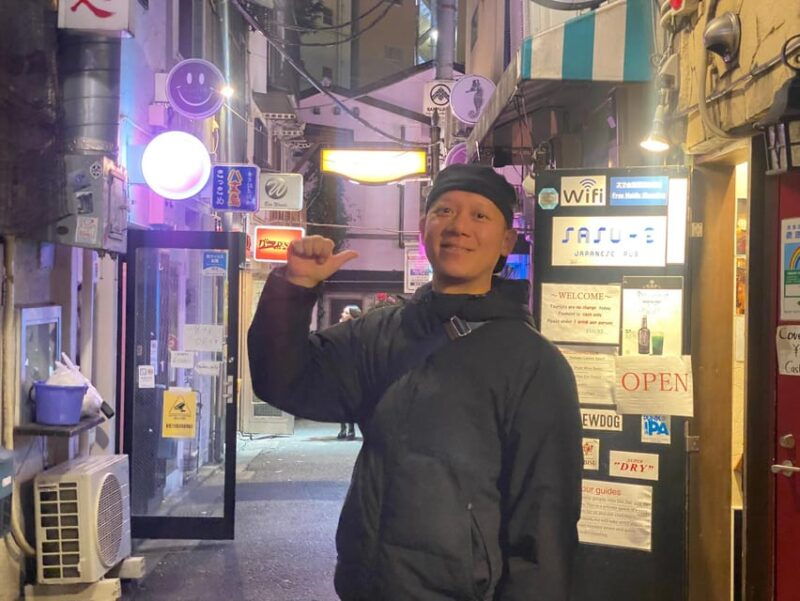 tokyo-golden-gai-private-bar-hopping-tour-in-shinjuku
