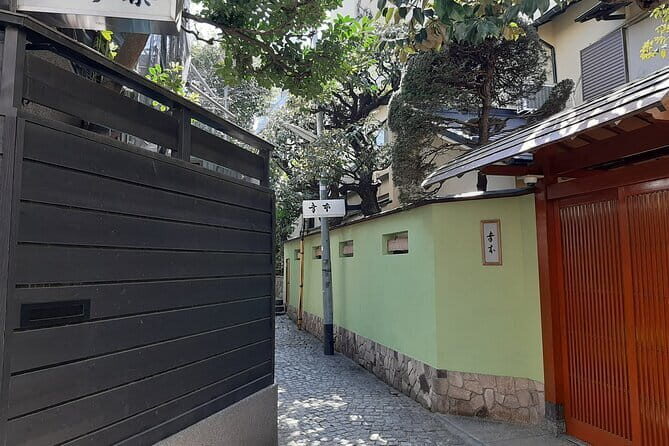 Tokyo Gotokuji Cat temple, Shinjuku Cat cafe and 3D Cat tour - FAQs