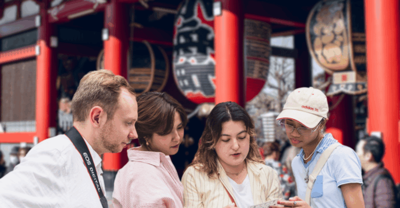 tokyo-guided-walking-tour-visiting-asakusas-sensoji-temple