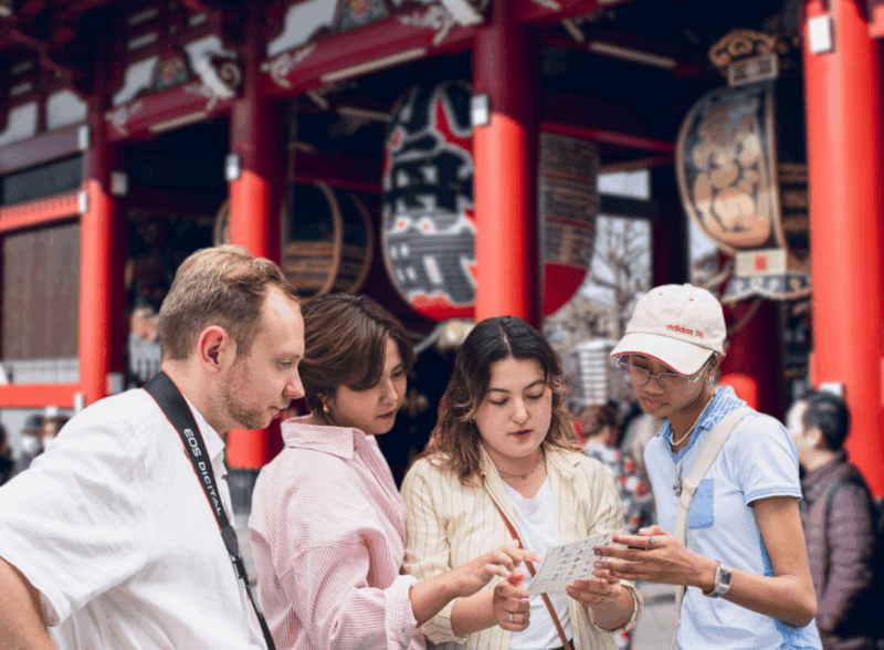 tokyo-guided-walking-tour-visiting-asakusas-sensoji-temple