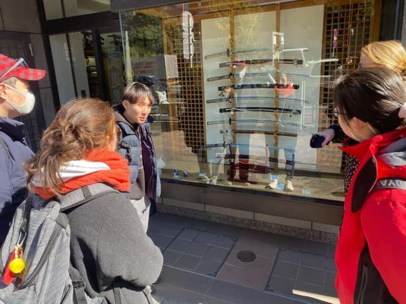 Tokyo: Imperial Palace with Nostalgic Alley Kagurazaka tour - What Makes This Tour Stand Out?