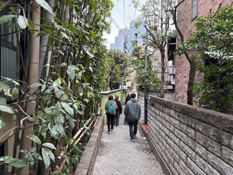 Tokyo: Imperial Palace with Nostalgic Alley Kagurazaka tour - Frequently Asked Questions