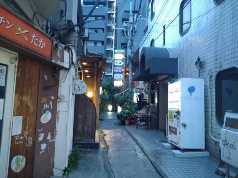 tokyo-izakaya-tour-in-shinjuku-arakicho-with-local-guide