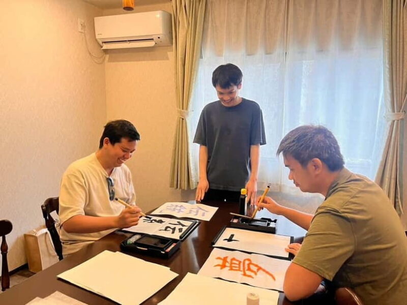 Tokyo: Japanese Calligraphy Lesson with Skilled Instructor - Key Points