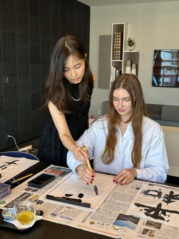 Tokyo: Japanese Calligraphy on Scroll/Fan with drink&sweets - The Value of This Experience