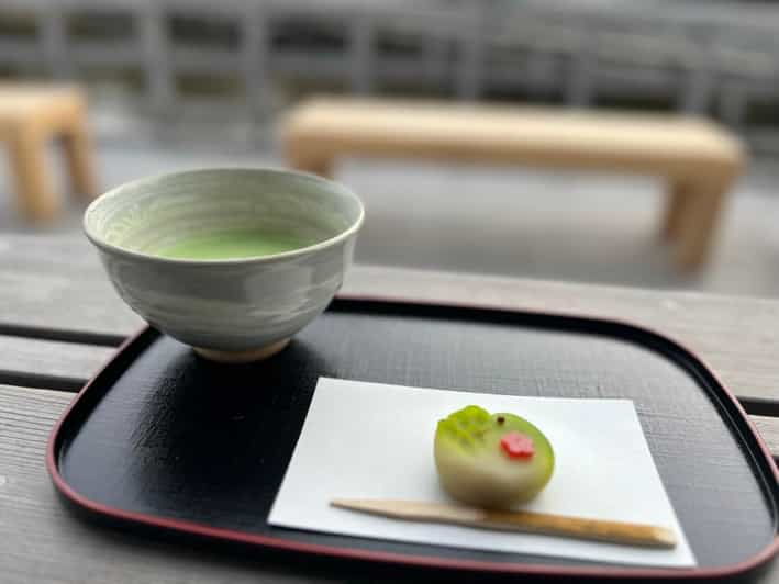 tokyo-japanese-garden-and-surroundings-guided-walking-tour