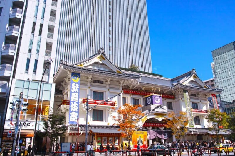tokyo-know-about-kabuki-performing-ginza-walking