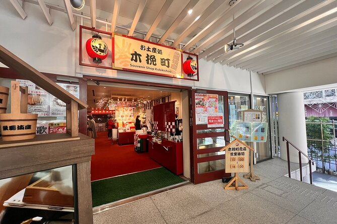 tokyo-learn-about-japanese-traditional-art-kabuki-in-ginza-2