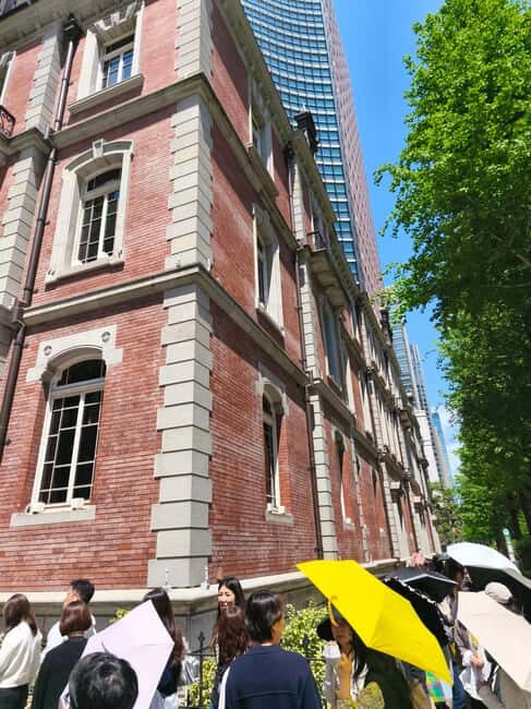 Tokyo: Marunouchi and Imperial Palace Guided Tour - Key Points