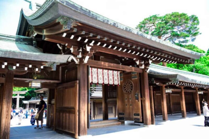 Tokyo: Meiji Shrine Walking Tour with Local Japanese Guide - Key Points