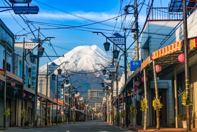tokyo-mt-fuji-arakurayama-sengen-park-oshino-hakkai-tour