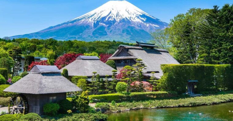 tokyo-mt-fuji-arakurayama-sengen-park-oshino-hakkai-tour