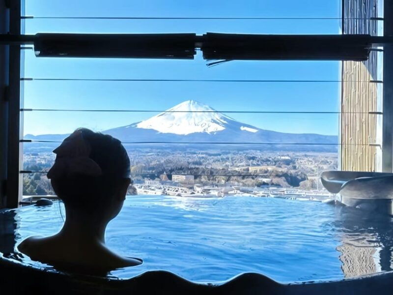 tokyo-mt-fuji-cherry-blossom-daytrip-yamanaka-hot-spring