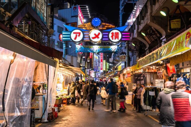 tokyo-night-tour-lets-eat-up-in-uenos-ameyoko-market