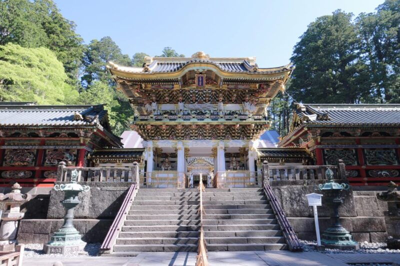 tokyo-nikko-toshogu-shrine-iroha-zaka-lake-chuzenji-day-tour