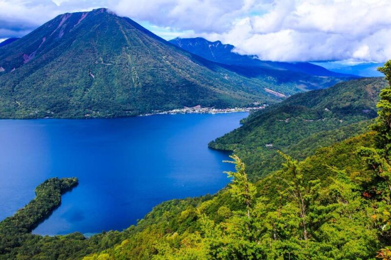 tokyo-nikko-toshogu-shrine-iroha-zaka-lake-chuzenji-day-tour