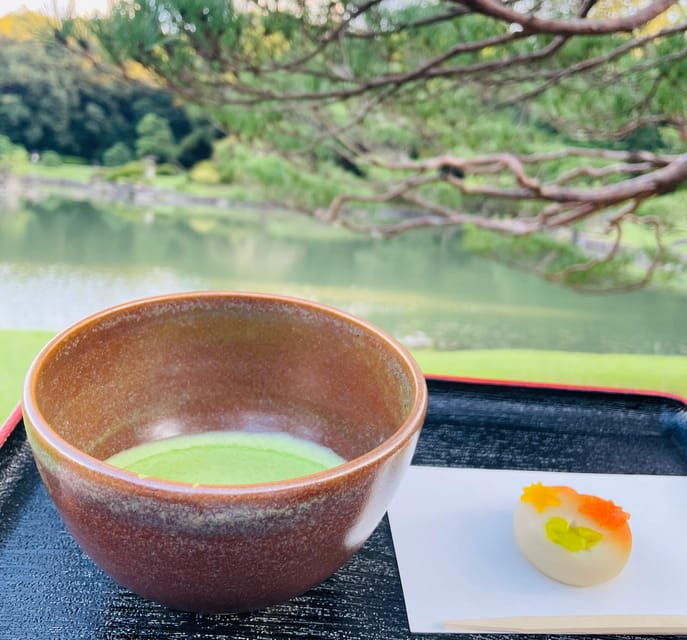 tokyo-old-sugamo-with-rikugien-japanese-garden