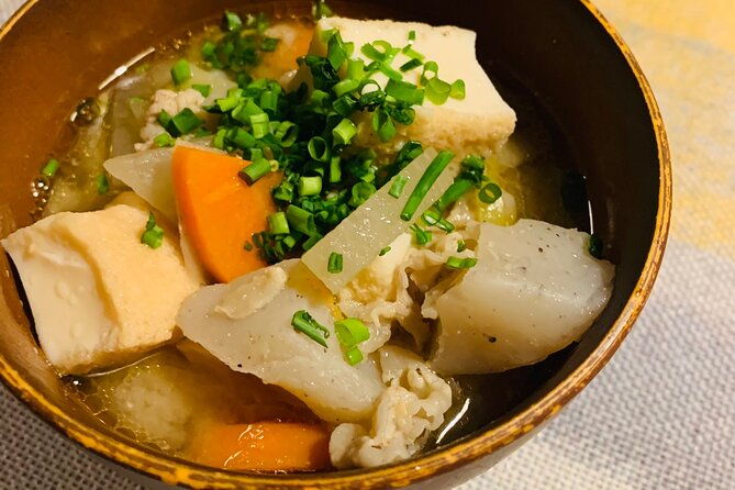 tokyo-onigiri-tonjiru-leaning-experience-grocery-store-tour