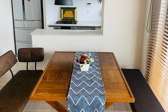 tokyo-onigiri-tonjiru-leaning-experience-grocery-store-tour