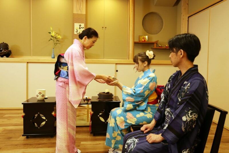 tokyo-practicing-zen-with-a-japanese-tea-ceremony