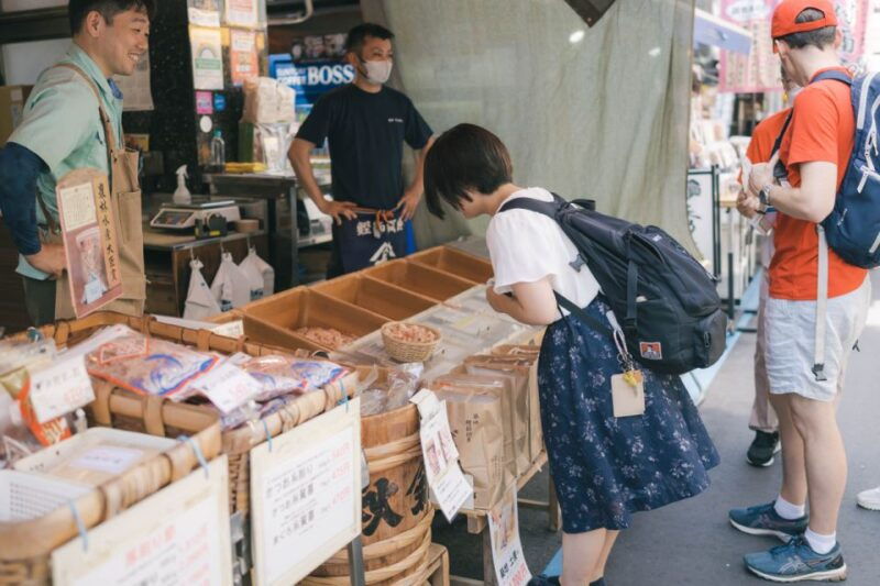tokyo-private-city-tour-in-tsukiji-led-by-uni-student-guide