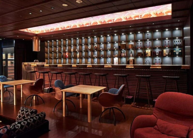 Tokyo: Private Tour and Traditional Performance with Dinner - Practical Details and Considerations