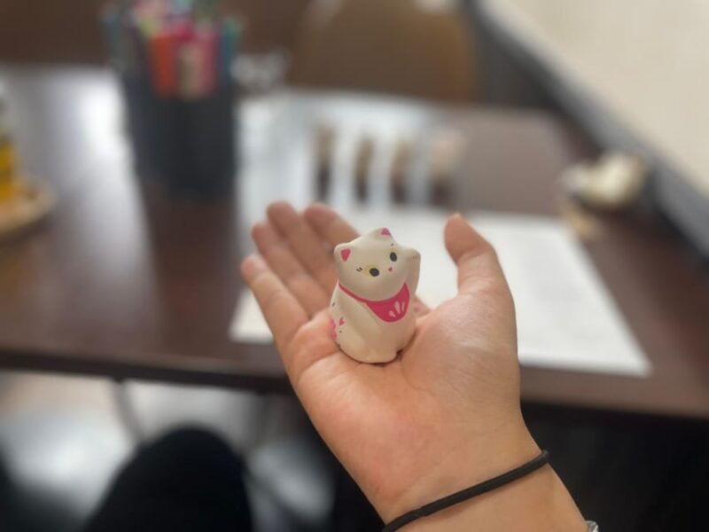 tokyo-private-tour-of-beckoning-cat-painting-at-yanaka