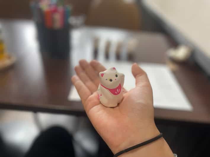 tokyo-private-tour-of-beckoning-cat-painting-at-yanaka