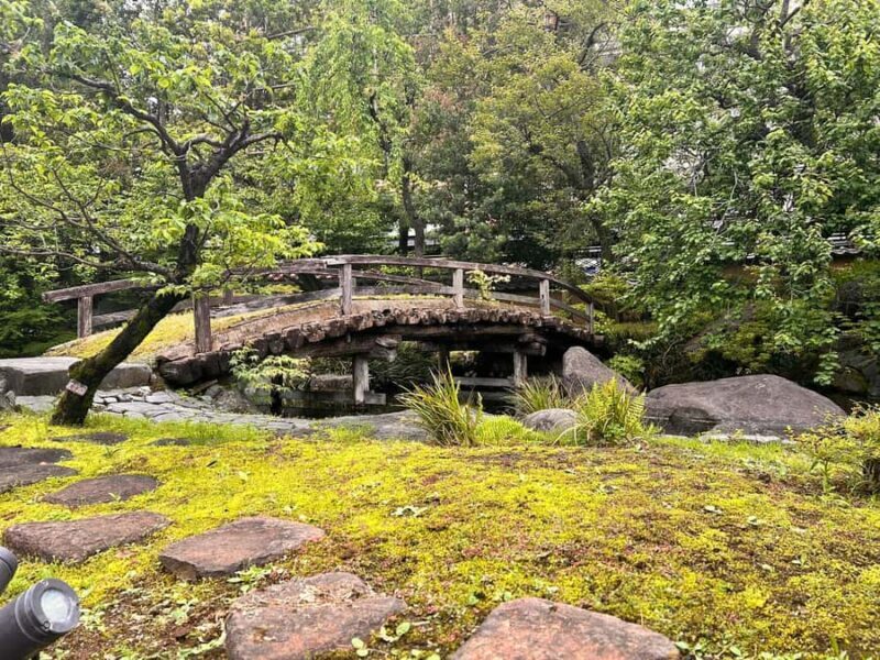 TOKYO: Professional Gardener Guides Gardens by E-bike -BASIC - Authenticity and Local Insights
