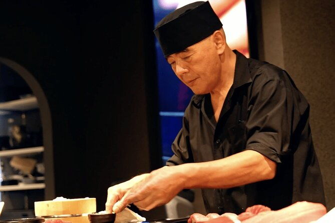 tokyo-roppongi-tuna-cutting-show-and-sushi-tasting-5pieces