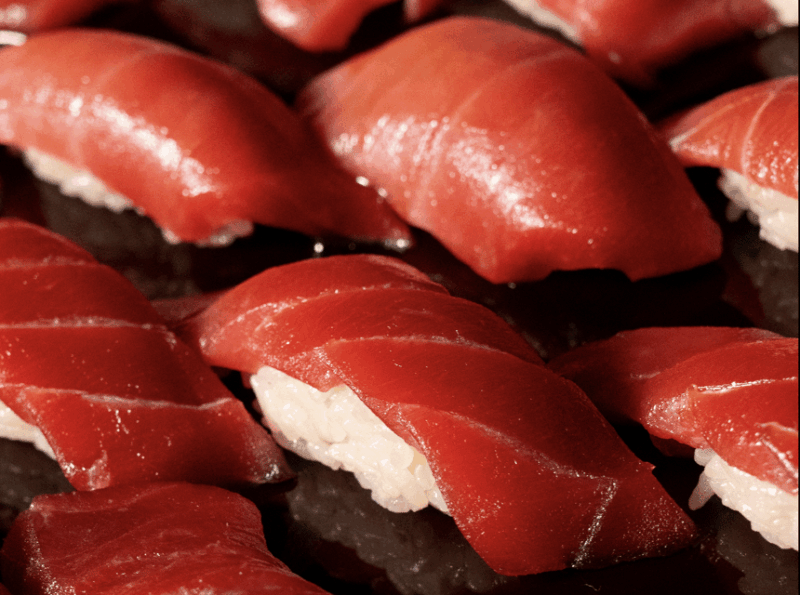 tokyo-roppongi-tuna-cutting-show-and-sushi-tasting5pieces