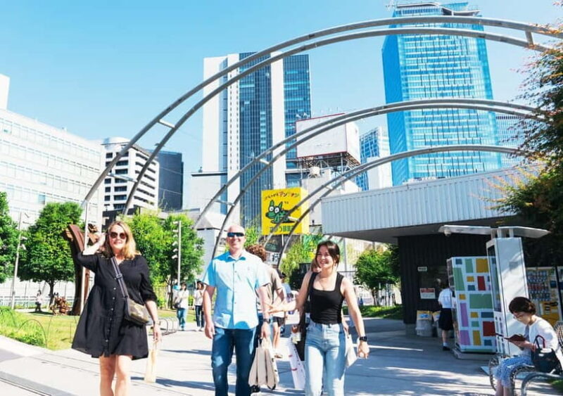 Tokyo: Shibuya Highlights Walking Tour & Secret Backstreets - The Group Experience & Guide Quality