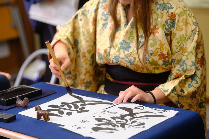 tokyo-shinagawa-experience-calligraphy-wearing-a-kimono-or-samue