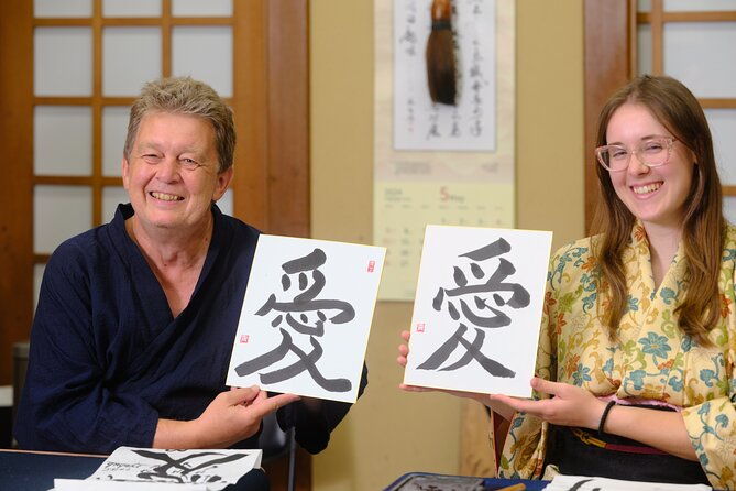tokyo-shinagawa-experience-calligraphy-wearing-a-kimono-or-samue