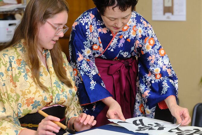 tokyo-shinagawa-experience-calligraphy-wearing-a-kimono-or-samue