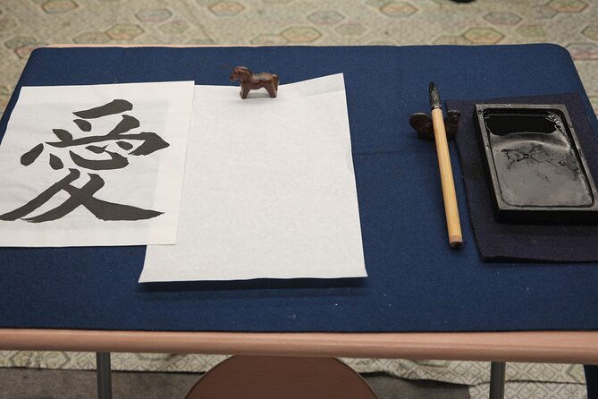 tokyo-shinagawa-experience-calligraphy-wearing-a-kimono-or-samue