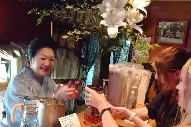 Tokyo Shinbashi Night Tour: Local Guide & Drinks at Snack Bars - Who Should Consider This Tour?