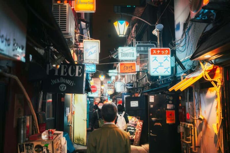 Tokyo: Shinjuku Bar Hopping & Cultural Exchange with Locals - Key Points