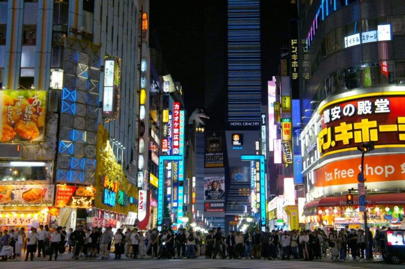 tokyo-shinjuku-district-guided-walking-tour-at-night