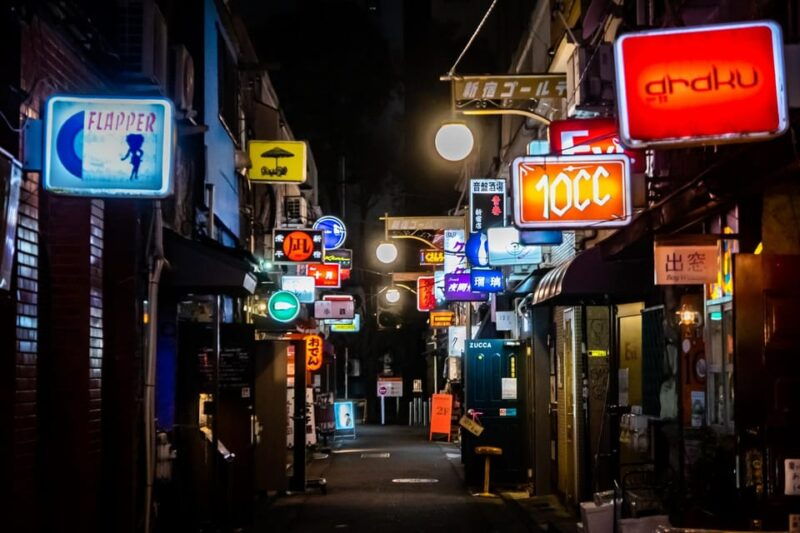 tokyo-shinjuku-district-guided-walking-tour-at-night