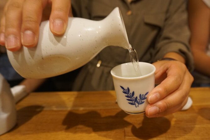 tokyo-shinjuku-hidden-japanese-bar-tour-neon-light-city-2