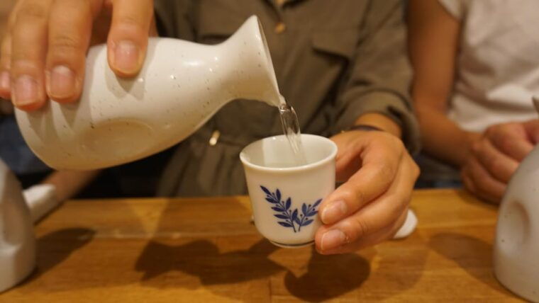 tokyo-shinjuku-hidden-japanese-bar-tour-neon-light-city