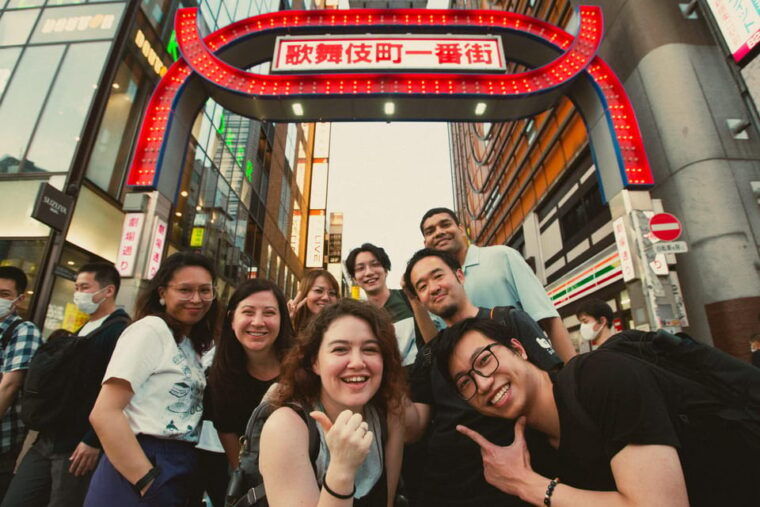 tokyo-shinjuku-izakaya-and-golden-gai-bar-hopping-tour