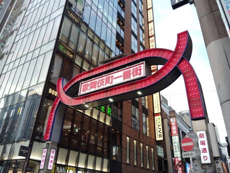 Tokyo: Shinjuku Night Tour to Kabukicho with Bar Hopping - A Deeper Look at the Itinerary