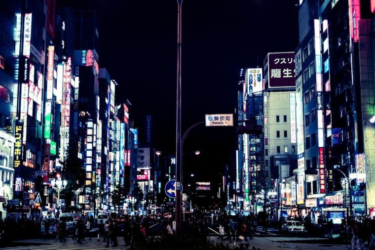 tokyo-shinjuku-private-walking-back-street-night-tour