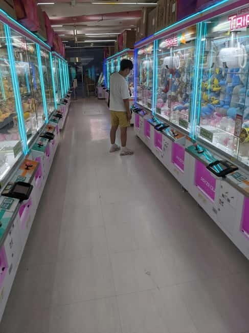 Tokyo Shinjuku : Private Walking Night Tour with Pachinko - Who Should Consider This Tour?